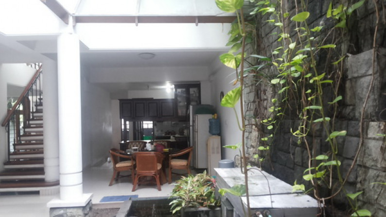 For Sale Rumah Besar  2  hoek Murah - Harga BU  di Taman Kedoya Baru - Jakarta Barat