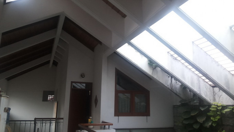 For Sale Rumah Besar  2  hoek Murah - Harga BU  di Taman Kedoya Baru - Jakarta Barat