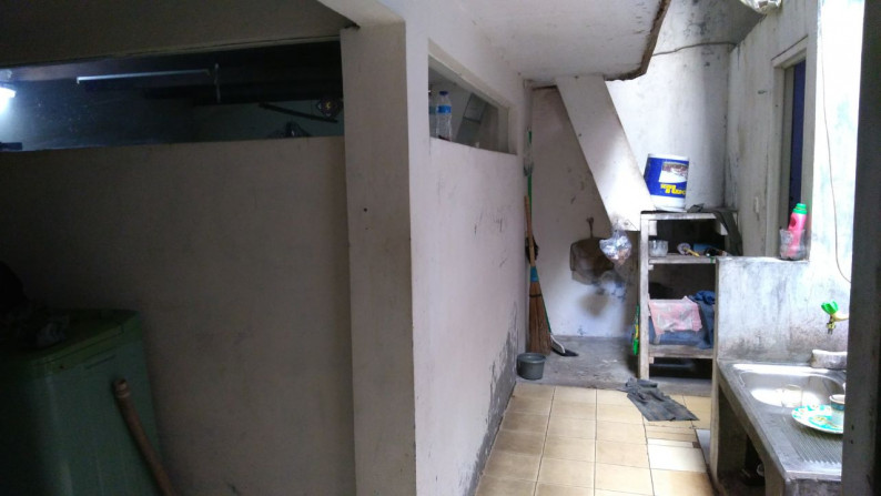 Dijual RUmah (ada kios) di Jl. Prambanan Raya - Perum, Karawaci