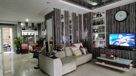 Di Jual Rumah cantik siap huni, Green Permata Ebony Pesanggrahan Jakarta Selatan