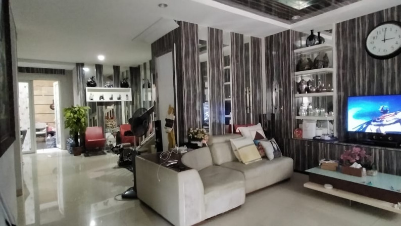 Di Jual Rumah cantik siap huni, Green Permata Ebony Pesanggrahan Jakarta Selatan