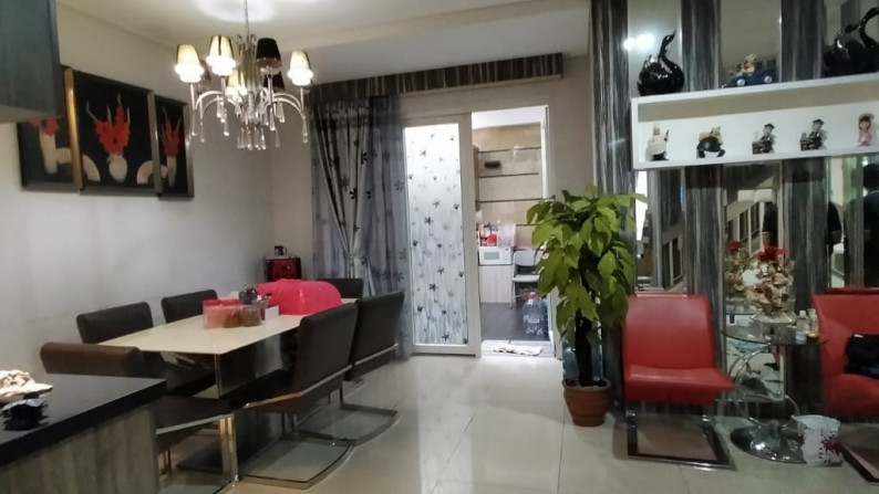 Di Jual Rumah cantik siap huni, Green Permata Ebony Pesanggrahan Jakarta Selatan