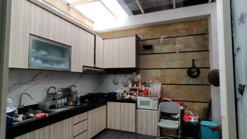 Di Jual Rumah cantik siap huni, Green Permata Ebony Pesanggrahan Jakarta Selatan