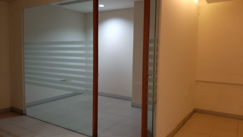 Fot Sale Ruko 4 1/3 Lt di Taman Kedoya Baru Res (Kedoya Elok), Jakarta Barat