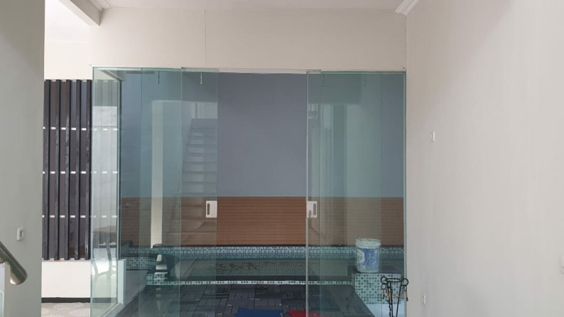 Dijual Rumah Ada Kolam Renang Eastwood Regency Citraland Surabaya Modern 2 Lantai Siap Huni