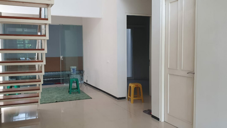 Dijual Rumah Ada Kolam Renang Eastwood Regency Citraland Surabaya Modern 2 Lantai Siap Huni