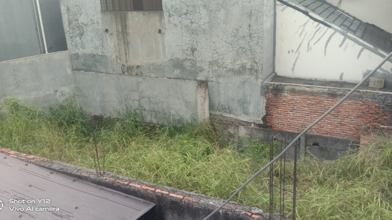 Rumah Minimalis Siap Huni dan Terdapat Halaman Luas Di Belakang @Emerald Garden, Bintaro