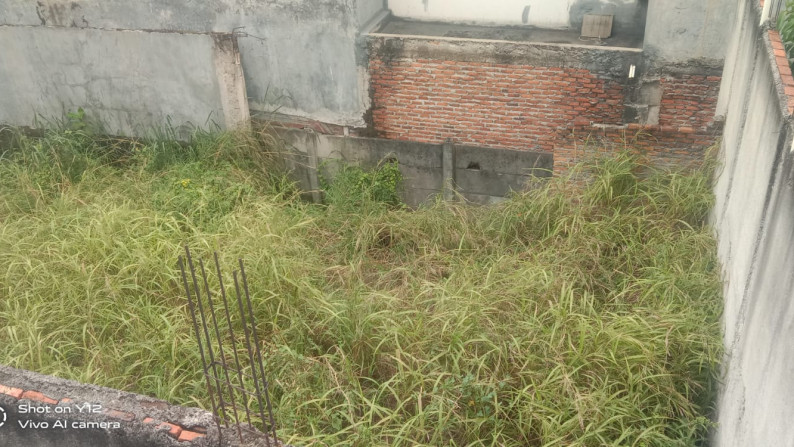 Rumah Minimalis Siap Huni dan Terdapat Halaman Luas Di Belakang @Emerald Garden, Bintaro