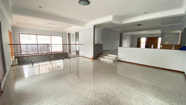 Rumah siap huni dalam cluster di gandaria