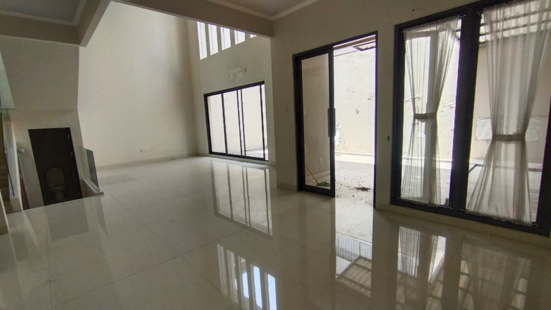 Dijual Rumah Internasional Village Citraland Surabaya Modern dekat GWalk plus PAGAR 