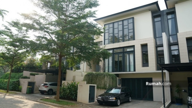 Hot Properti. Rumah Mewah Nava Park, BSD.
