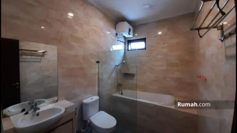 Flash Sale. Rumah Mewah Delatinos Cluster Buenos Aires, BSD
