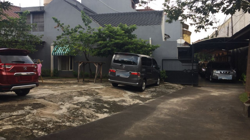 Rumah asri dan luas di shangrilla jakarta selatan