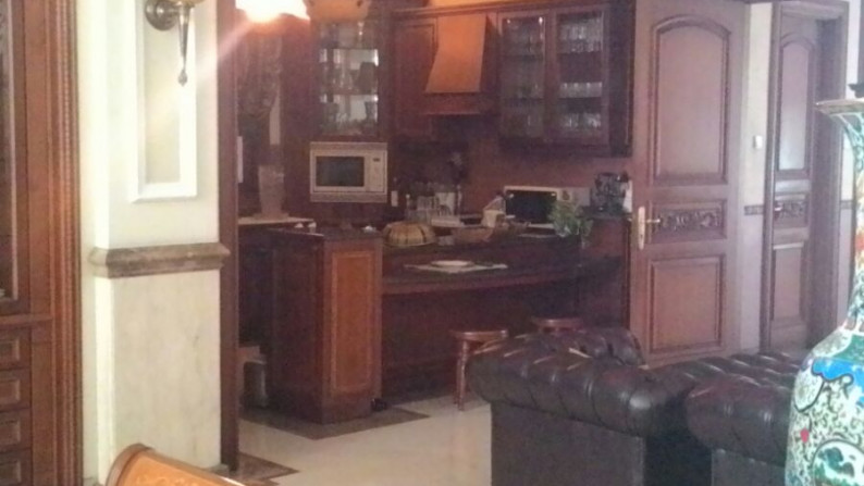 Rumah Pondok Indah asri terawat rapi  Jakarta Selatan