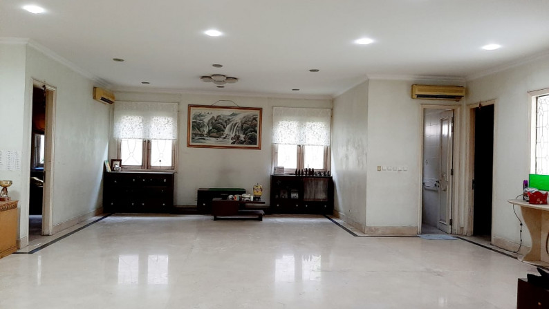 Dijual Rumah Besar di Taman Kedoya Baru, Jakarta Barat