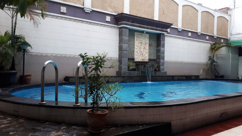 For Sale Rumah mewah w/ pool di Taman Kedoya Baru, Jakarta Barat