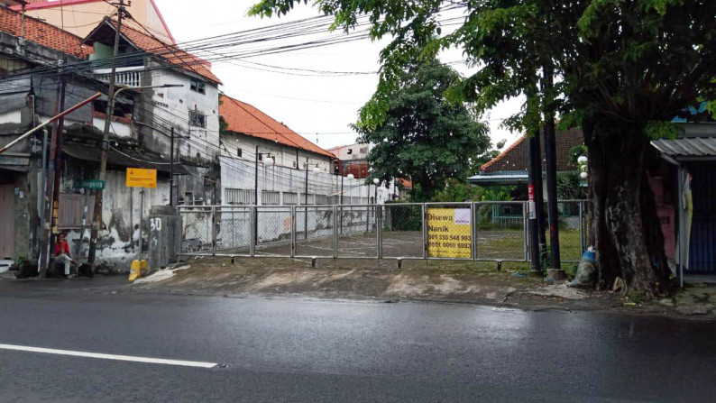 Rumah Usaha di Dinoyo, Lokasi strategis, Ex: Resto