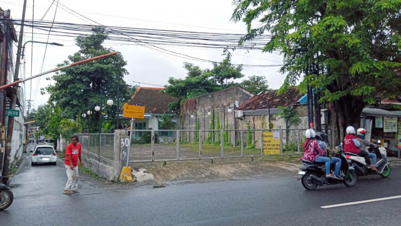 Rumah Usaha di Dinoyo, Lokasi strategis, Ex: Resto