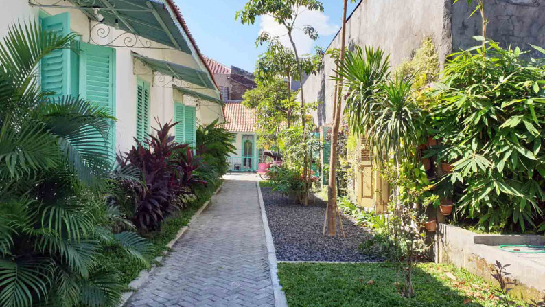 Rumah Usaha di Dinoyo, Lokasi strategis, Ex: Resto