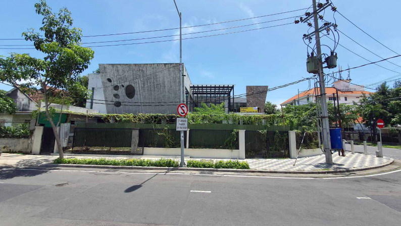 Rumah di Jl. Kartini, Lokasi Pusat Kota cocok untuk Resto Klinik Kantor Bank - RF -