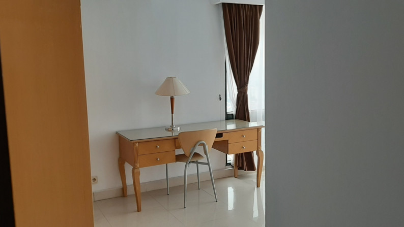 Apartment 2BR Taman Anggrek Fully Furnished Lokasi Strategis - sudah Renovasi