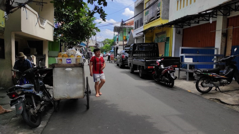 Rumah Strategis Di Cipinang Besar