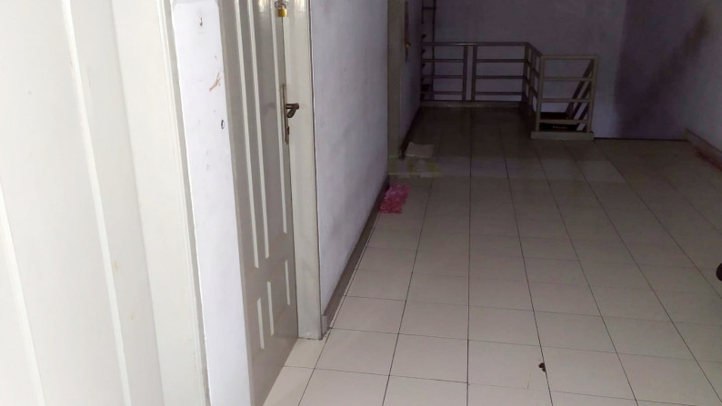 Dijual Rumah kecil 2 lt di Taman Kedoya Baru, Jakarta Barat