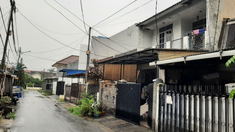 Dijual Rumah kecil 2 lt di Taman Kedoya Baru, Jakarta Barat