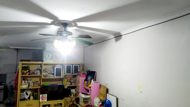 Dijual Rumah kecil 2 lt di Taman Kedoya Baru, Jakarta Barat