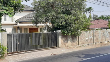 Rumah Luas Strategis Kokoh Dekat Akses Toll Di Area Cempaka Bintaro