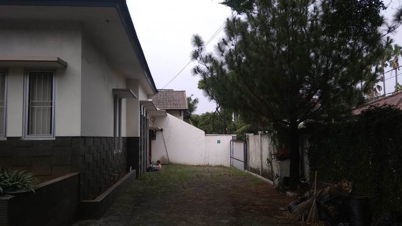 Rumah Luas Strategis Kokoh Dekat Akses Toll Di Area Cempaka Bintaro