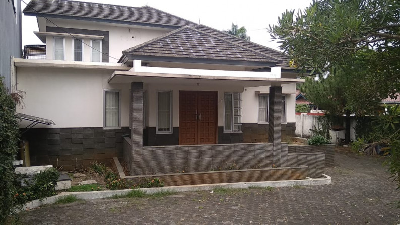 Rumah Luas Strategis Kokoh Dekat Akses Toll Di Area Cempaka Bintaro