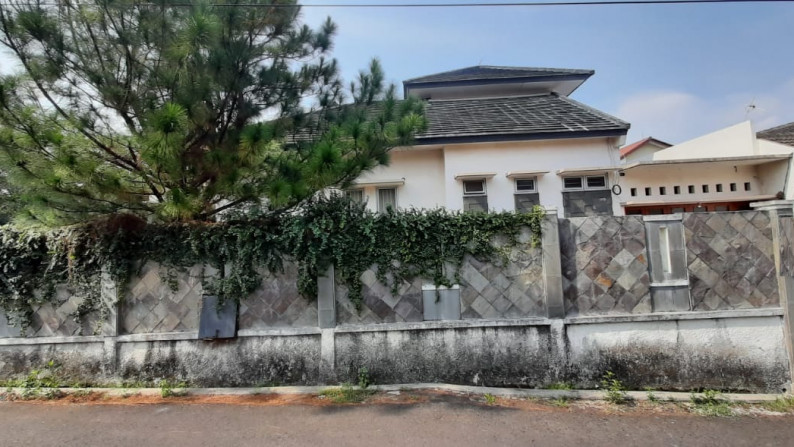 Rumah Luas Strategis Kokoh Dekat Akses Toll Di Area Cempaka Bintaro