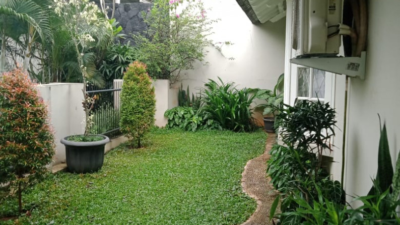 Rumah asri bagus Siap Huni , Pisok Bintaro Jaya 5.