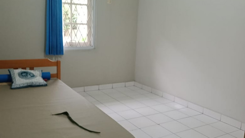 Rumah asri bagus Siap Huni , Pisok Bintaro Jaya 5.