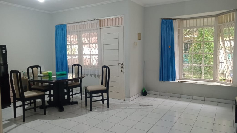 Rumah asri bagus Siap Huni , Pisok Bintaro Jaya 5.