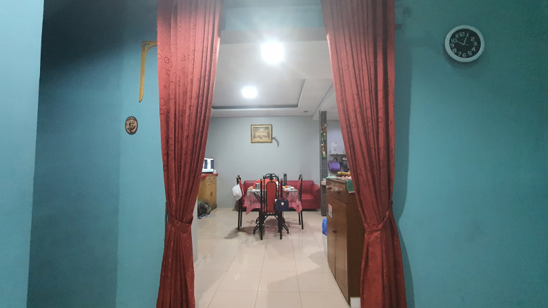 Rumah 3 Lantai Full Renov di Kota Wisata