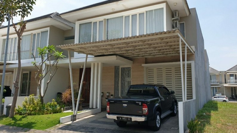 Dijual Rumah The Greenlake Citraland Surabaya Furnish Modern Design Interior Garasi Carport 3 Mobil LUAS