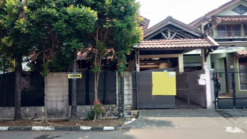 Rumah siap huni dalam perumahan di Bintaro