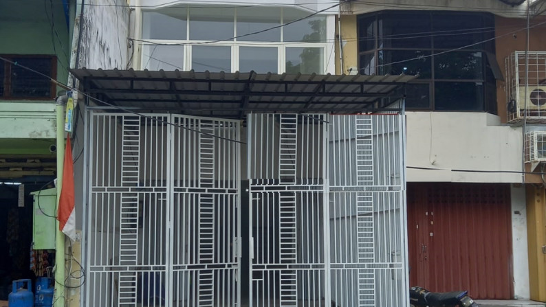 Ruko 3 lantai di Raya Darmo Baru, Surabaya