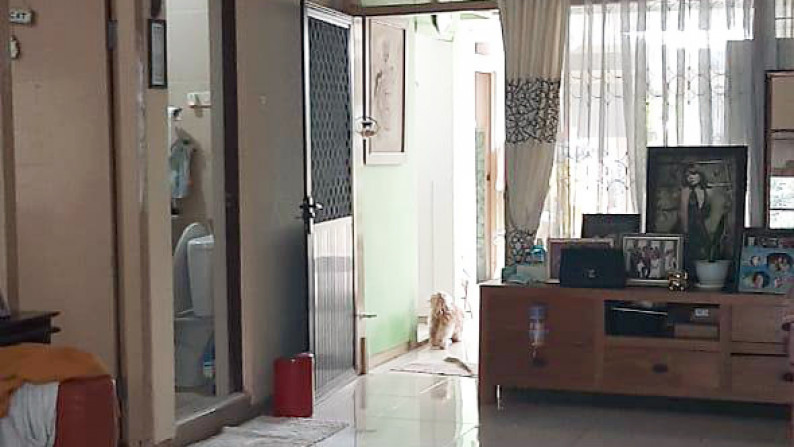 Rumah di Kutisari Indah Selatan, Bagus + Terawat, Furnished, Siap Huni