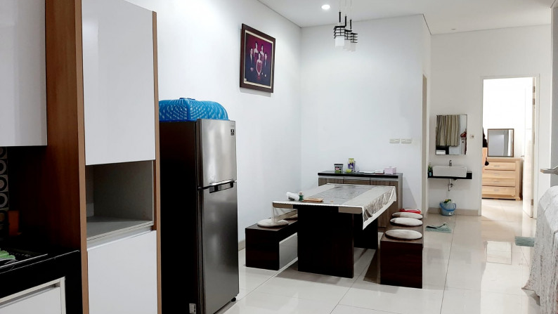 Dijual Rumah 3 1/2 Lt. Fully Furnished di Taman Ratu - Jakarta Barat