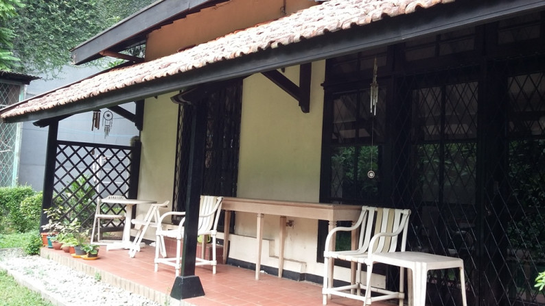 DIJUAL RUMAH HALAMAN LUAS,SIAP HUNI DI KESEHATAN JAKARTA SELATAN