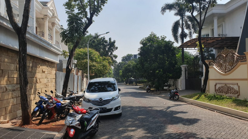 Rumah 2 Lantai Modern dan Luas, Harga Nego  di PIK Jakarta Utara