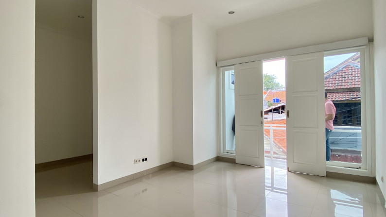 TEBET BARAT - DIJUAL Rumah Baru Modern Minimalist Siap Huni