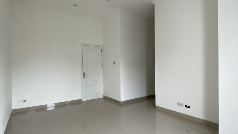 TEBET BARAT - DIJUAL Rumah Baru Modern Minimalist Siap Huni