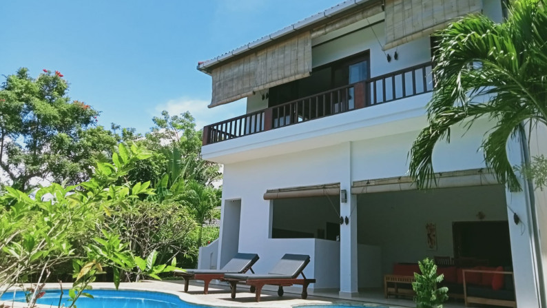 Large beachside 2 unit building and 2 swimming-pool for sale in Lovina