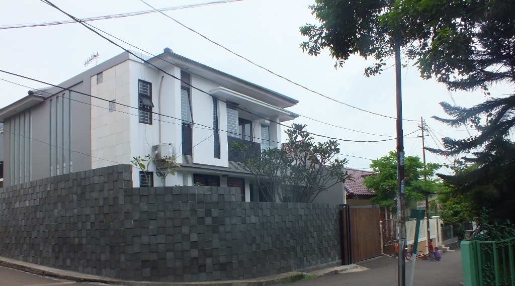 Rumah Minimalis,Hoek di Veteran DKI Jakarta Selatan