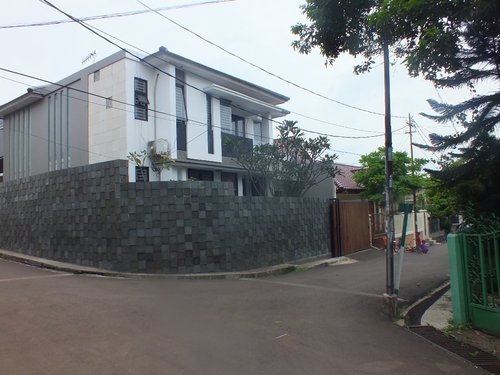 Rumah Minimalis,Hoek di Veteran DKI Jakarta Selatan