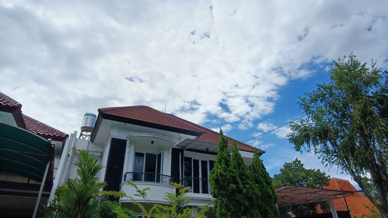 Dijual Rumah Villa Bukit Mas - Modern - Taman LUAS dekat Mayjen Sungkono - Akses Tol Satelit